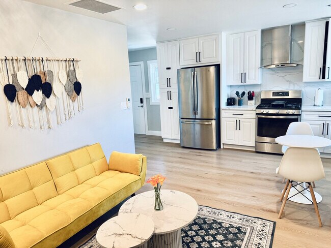 Foto del edificio - 3831 Rogers Rd