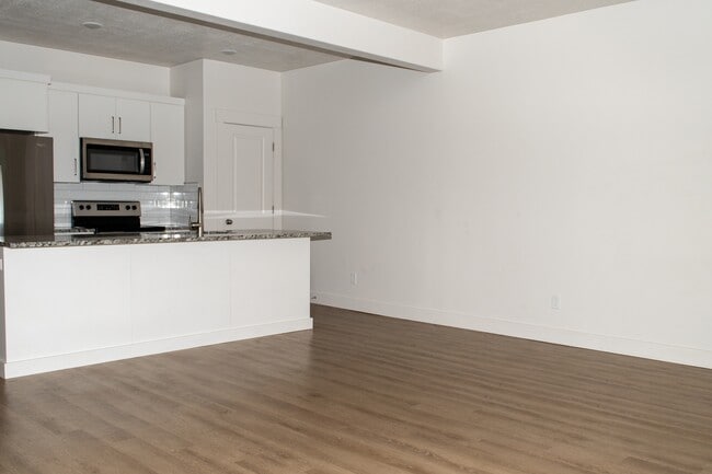 Foto del edificio - 418-1580 1580 E