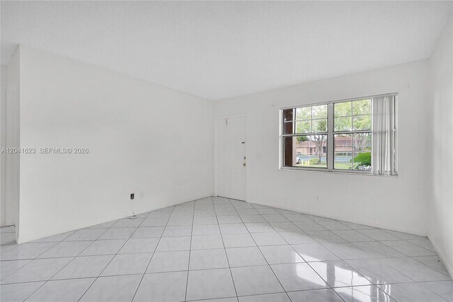 Foto del edificio - 755 NW 104th Ave
