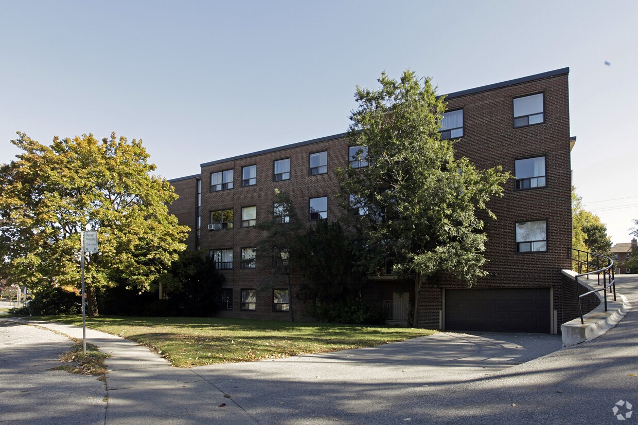 Photo du bâtiment - West End Manor
