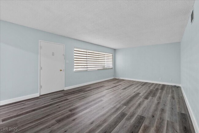 Foto del edificio - 1700 Rexford Dr