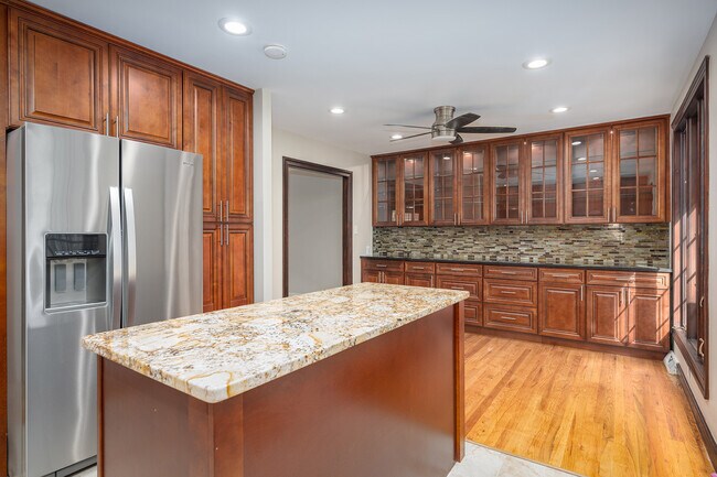 Foto del edificio - 16009 Malcolm Dr