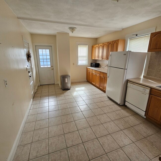 Building Photo - 53 Montfern Ave