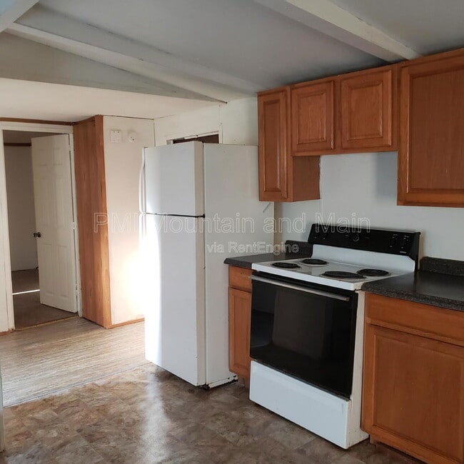 Building Photo - 111 Iotla Valley Park Rd