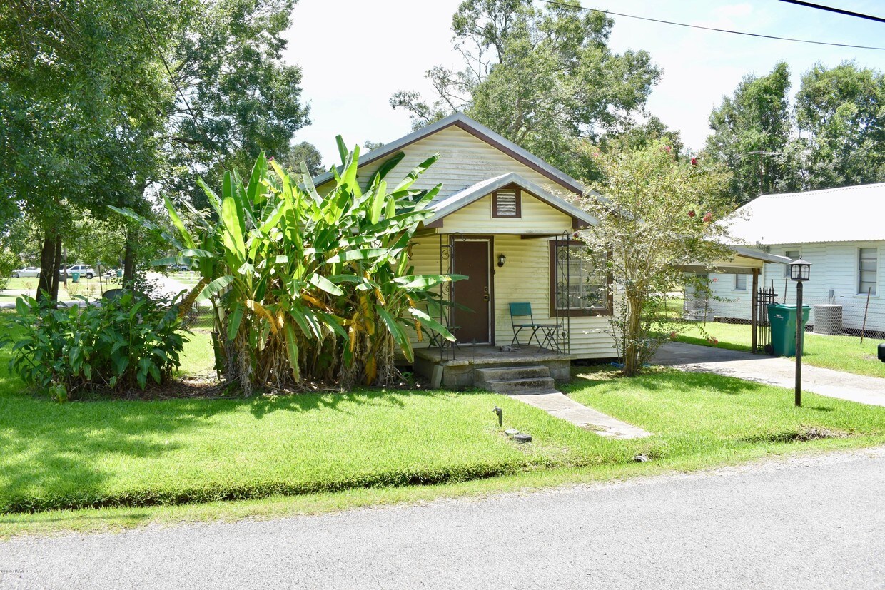 404 E Monroe St, Broussard, LA 70518 House Rental in Broussard, LA