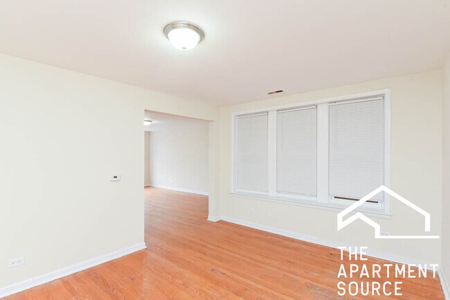 Building Photo - 4811 W Warwick Ave