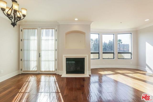 Foto del edificio - 12026 Hoffman Street Apt ##402, Los Angele...