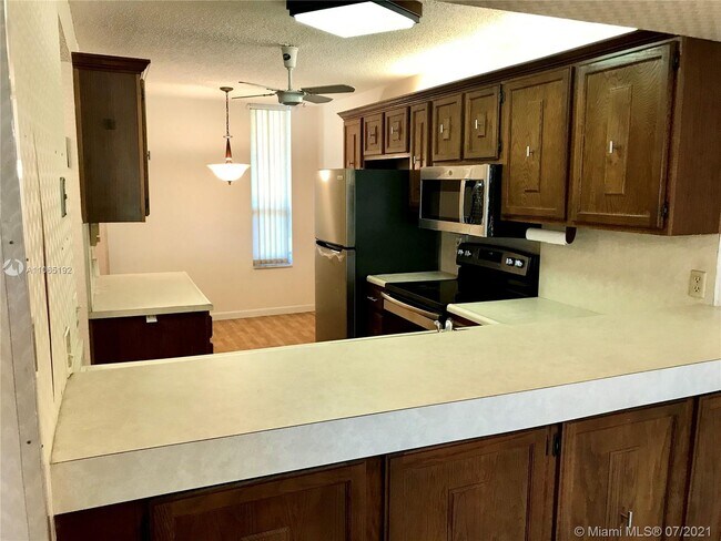Building Photo - 5722 Coral Lake Dr