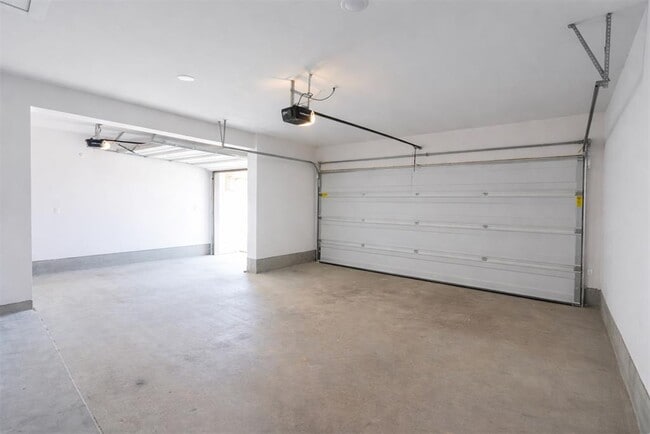 Building Photo - 155 Rosebush Dr