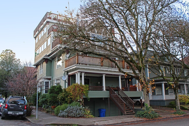 Building Photo - 601 NW 22nd Ave