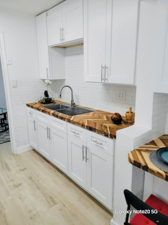 Building Photo - "Brand new" Cottage!  1-BR + den, totally ...
