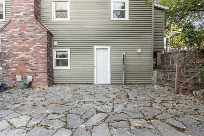 Building Photo - 75 Ingleside Ave