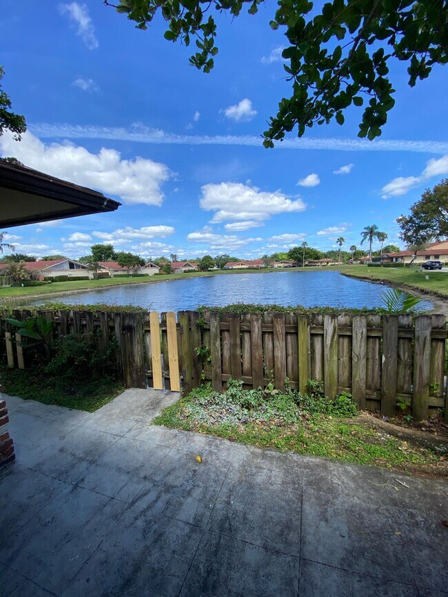 Building Photo - 4405 Woodstock Dr