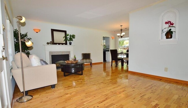 Foto del edificio - COMING SOON! Beautiful Pleasant Hill Singl...
