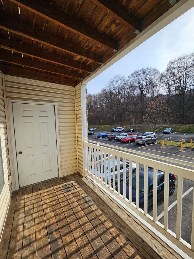 Building Photo - 4 bed/4 bath - A/C, W/D, Walk-in closets, ...