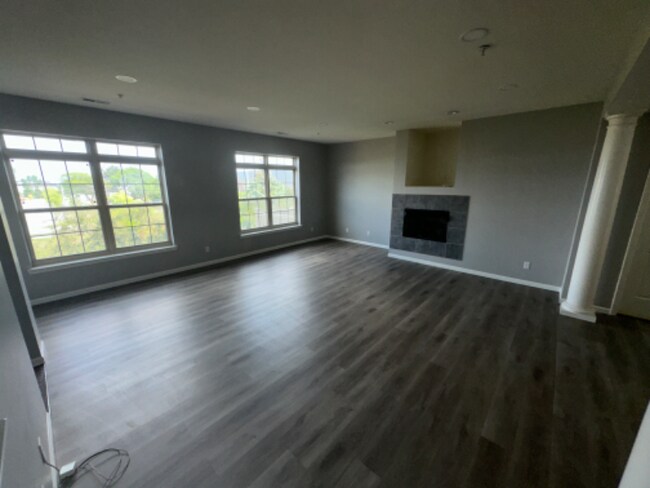 Foto del edificio - 1384 Devon Ln