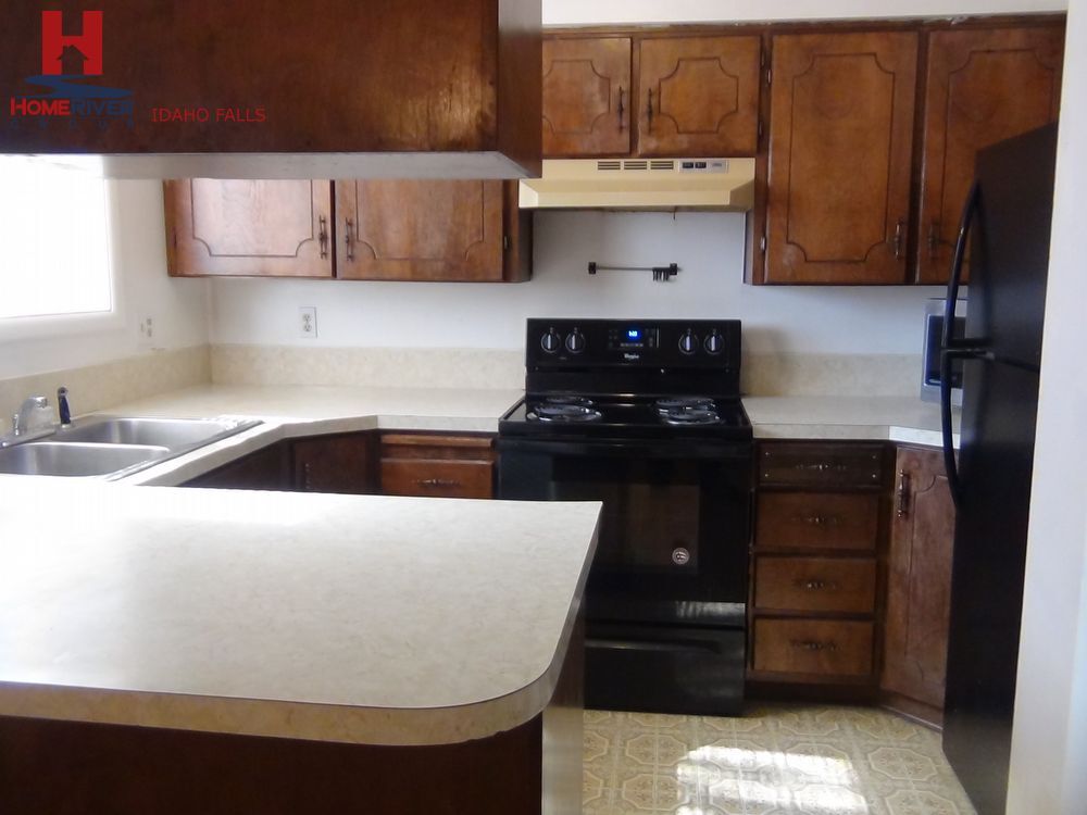 Building Photo - 2 bedroom 1 bath Duplex