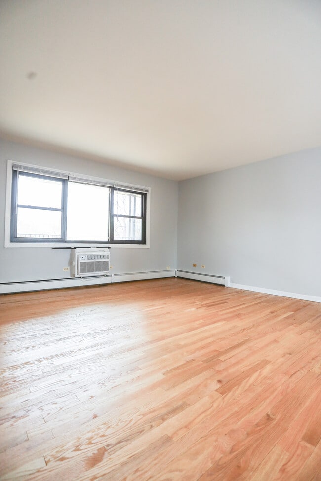 Foto del edificio - 2555 W Catalpa Ave