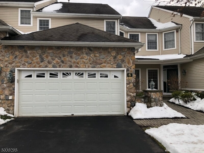 Primary Photo - 6 Winged Foot Dr