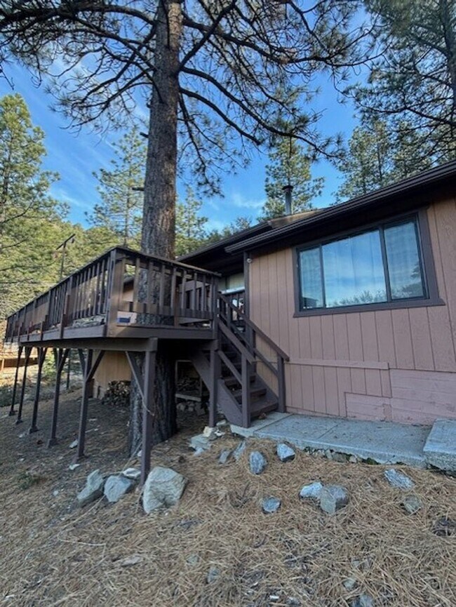 Building Photo - Nice 2 Bedroom / 2 Bathroom in Pine Mountain Club - Fully Furnished!