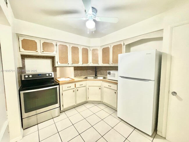 Foto del edificio - 1550 NE 191st St