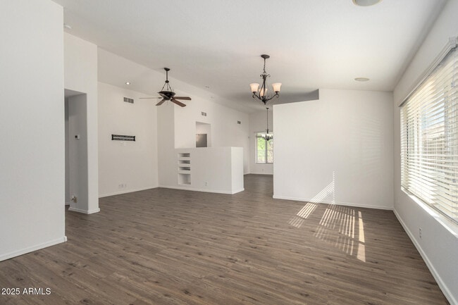 Building Photo - 1328 E Binner Dr