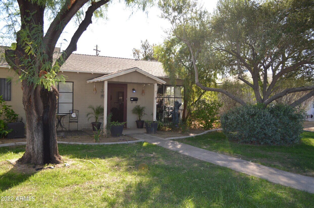 Primary Photo - 15 W Mission Ln
