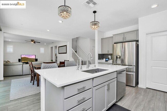 Building Photo - 278 Sespe Creek Ave.