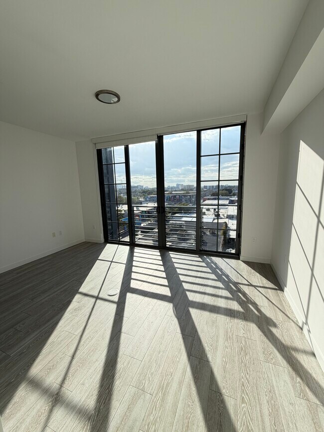 Foto del edificio - 275 NW 26th St