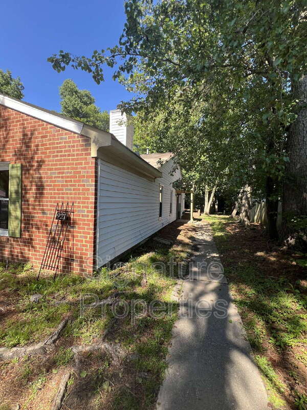 Foto del edificio - 921 Wickford Dr