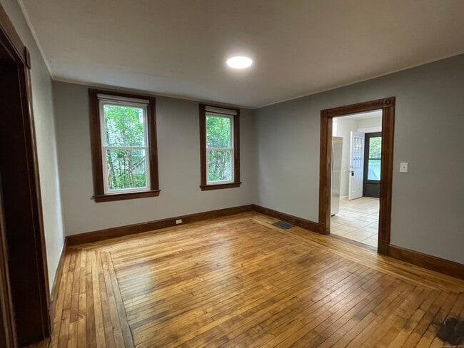 Building Photo - 1740 Farmington Ave