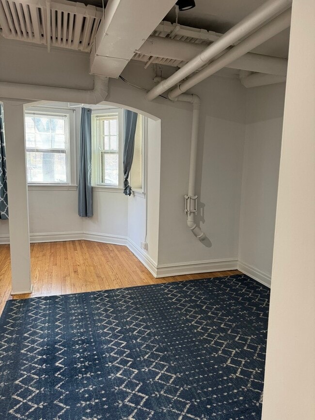 Foto del edificio - 6225 N Kenmore Ave