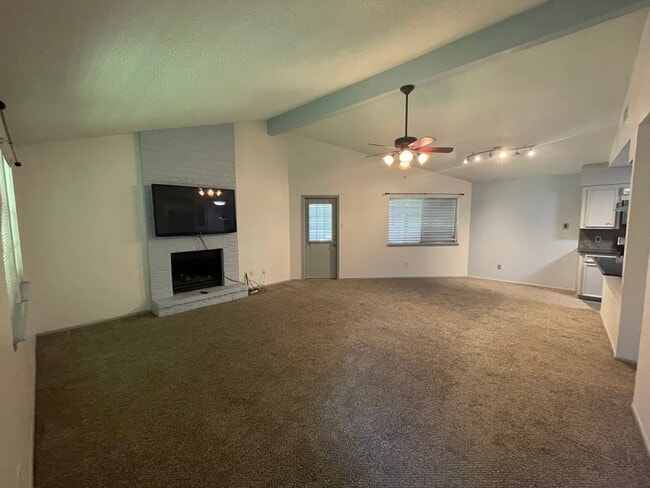 Building Photo - This spacious 3-bedroom, 2-bathroom apartment