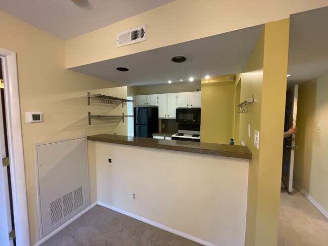 Foto del edificio - Room in Condo on Chimney Ridge Pl