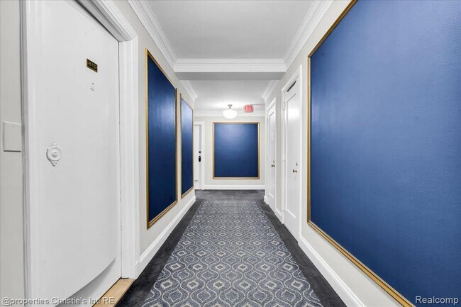 Building Photo - 15 E Kirby St
