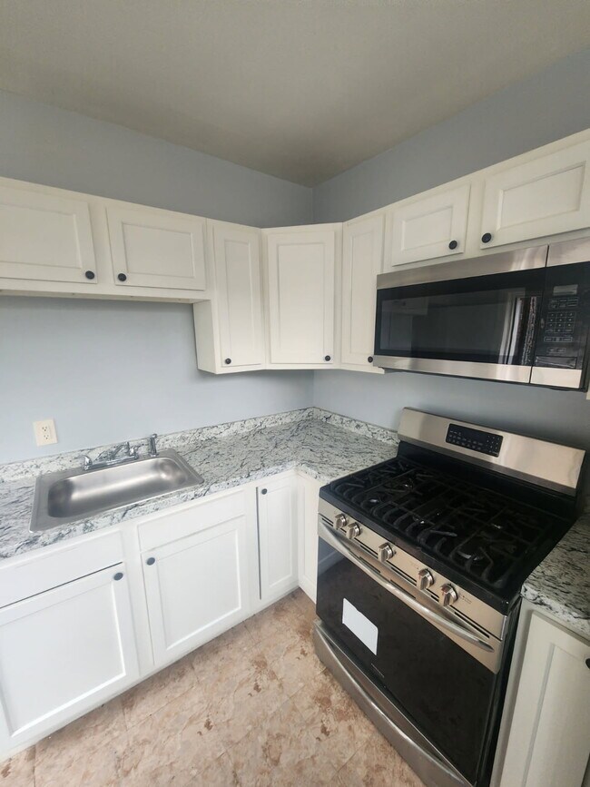 Foto del edificio - 2422 N Charles St