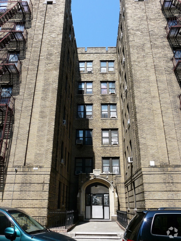 Building Photo - 2855 Claflin Ave