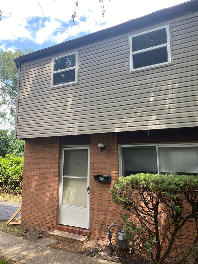 1575 Evelyn Rd, Brentwood, PA 15227 Townhome Rentals in Brentwood PA