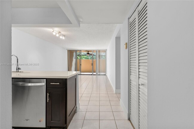 Building Photo - 10855 SW 112th Ave