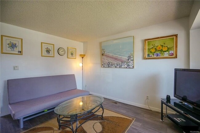 Foto del edificio - 3 Bedroom Home in Thornton