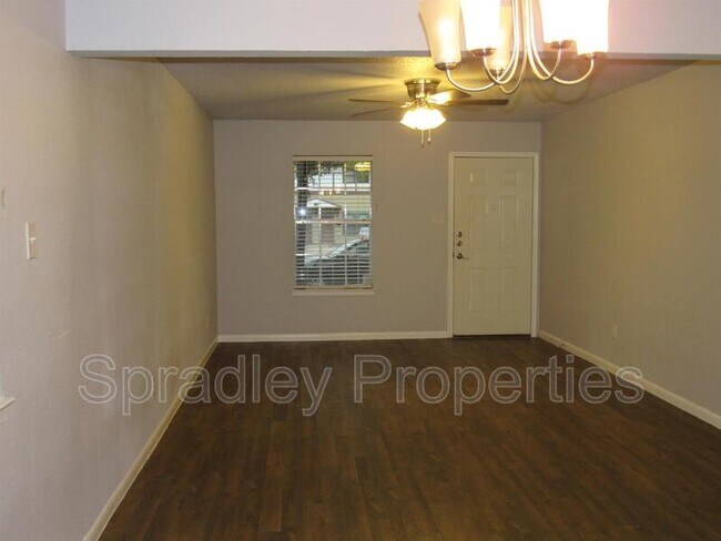 Building Photo - 1002 N Wall St