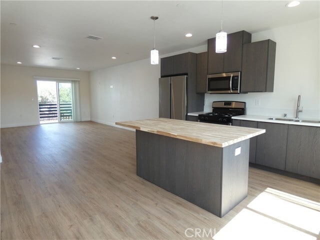 Building Photo - 2410 Carmona Ave