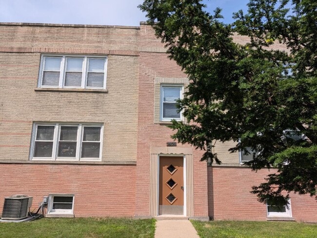 Building Photo - 2909 W Farragut Ave