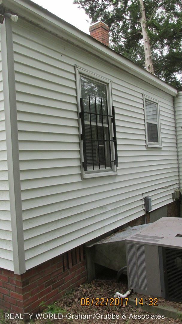 Building Photo - 3 br, 1 bath House - 925 Biggs Street