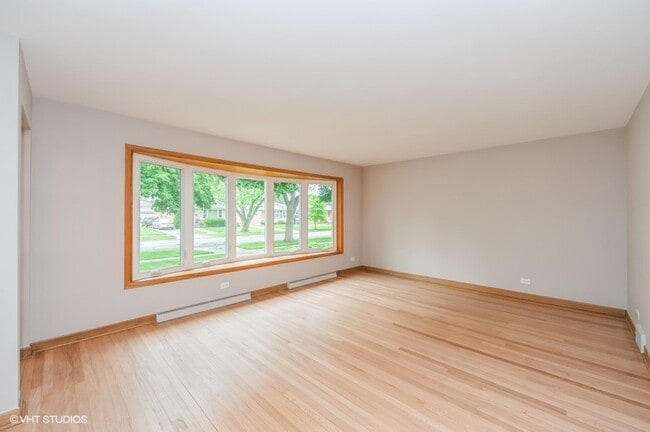 Foto del edificio - 7045 W Madison St