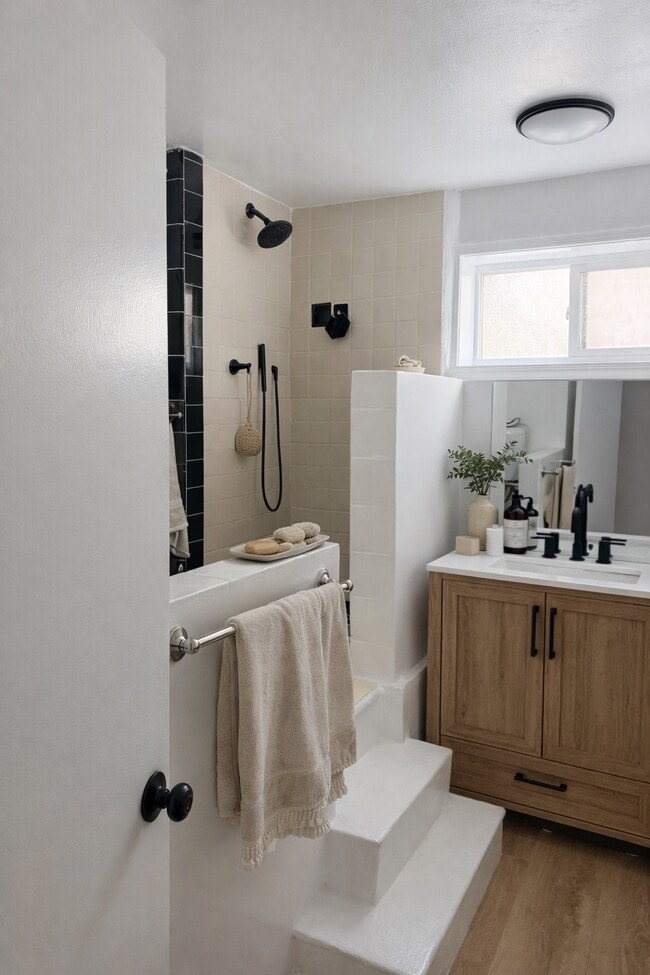 Foto del edificio - 2413 Hidalgo Ave