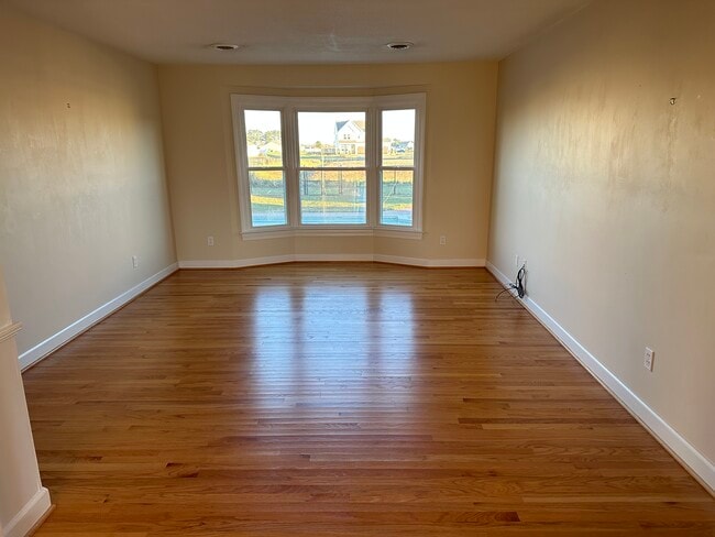 Building Photo - 598 N Trotman Rd