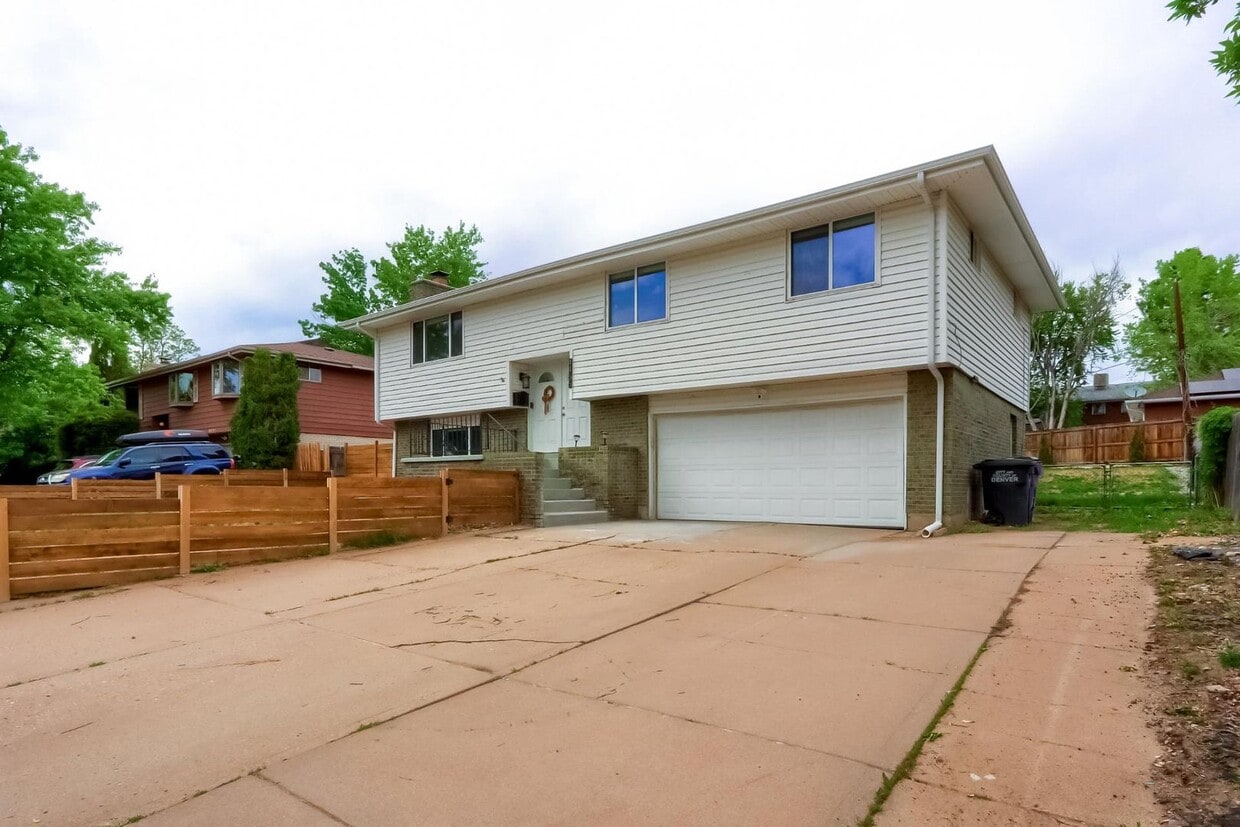 4 BED 3 BATH HOUSE NEAR CREAK PARK!!! - 4 BED 3 BATH HOUSE NEAR CREAK PARK!!!