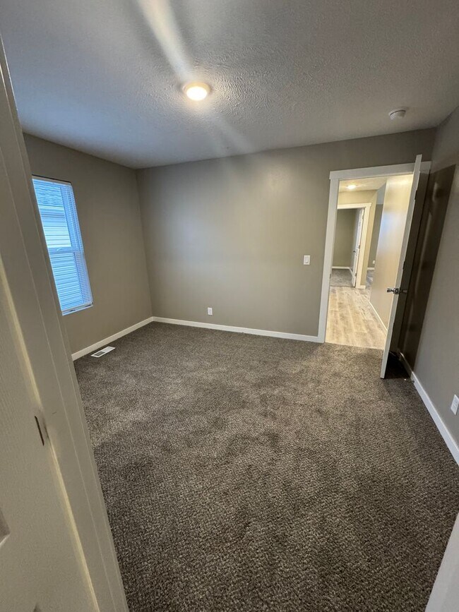 Foto del edificio - Welcome to your Village Pointe Townhome!!
