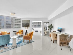 Building Photo - 825 Brickell Bay Dr